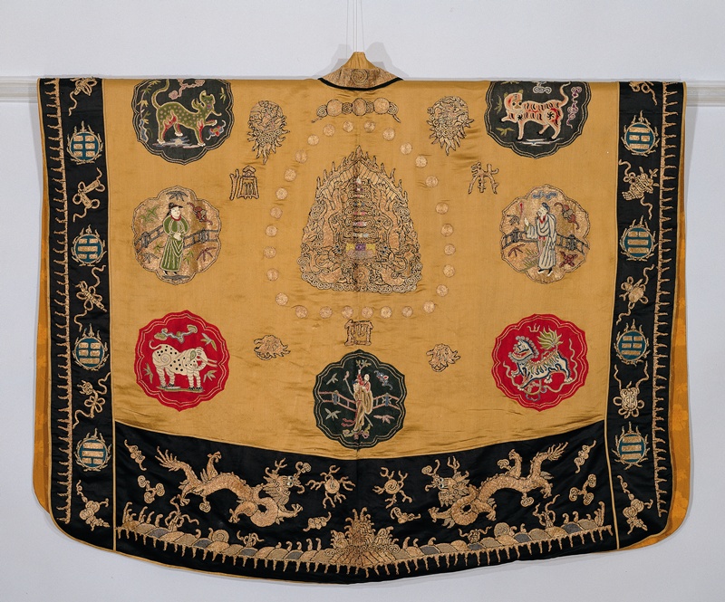 Daoist ""Robe of Descent"" Embroidered with Gold-wrapped and Polychrome Silk Threads 첨부 이미지